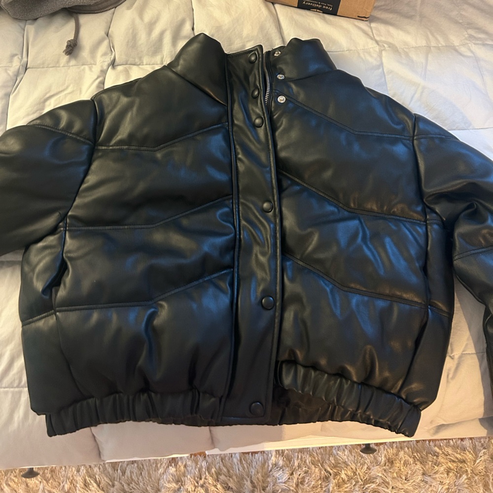 Cropped leather puffer